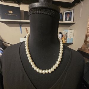 Elegant Cream Pearl Necklace